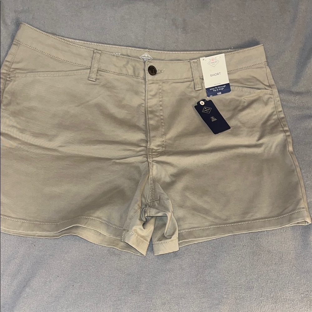 NWT.  St. John's Bay Tan 5” Shorts Casual Style